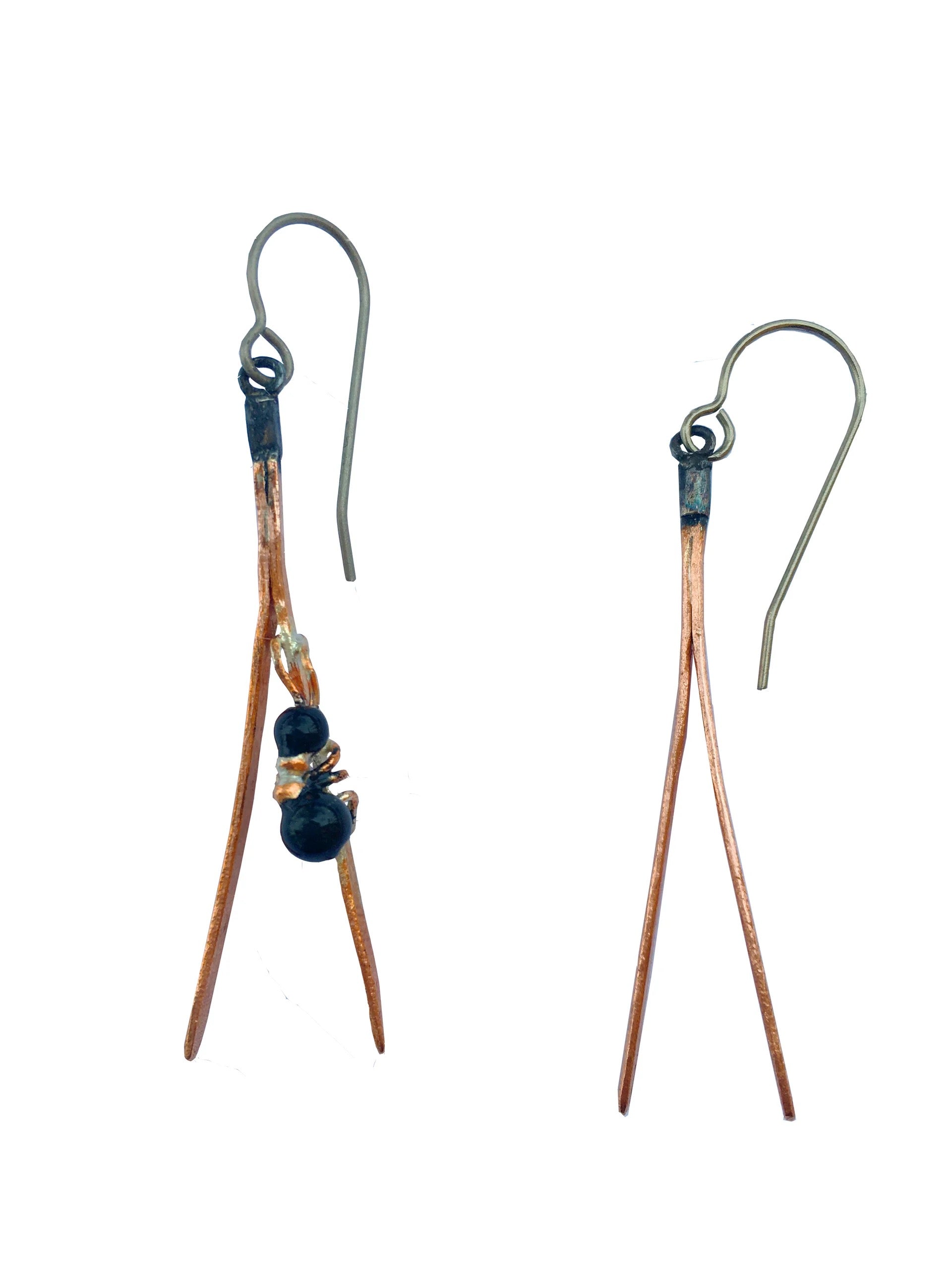 Tallbarr Örhängen med myra, Koppar